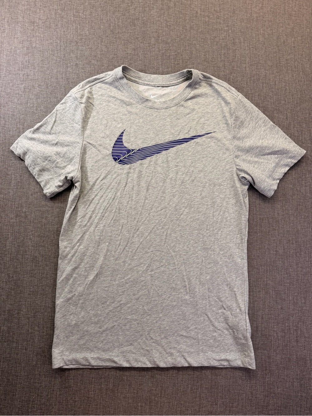 Nike Men’s Light Gray Short-Sleeve Tee with Blue Swoosh Small